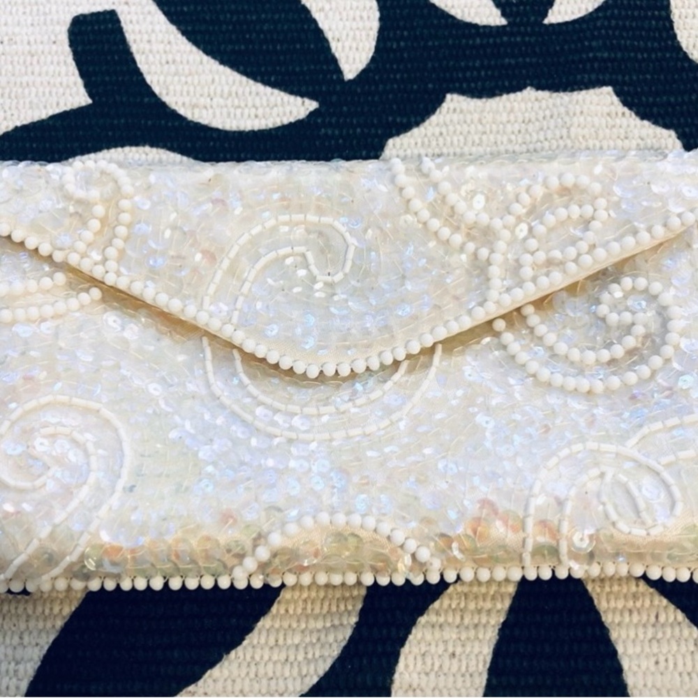 La Regale Vintage White Iridescent Sequined Clutch for Special Occasions